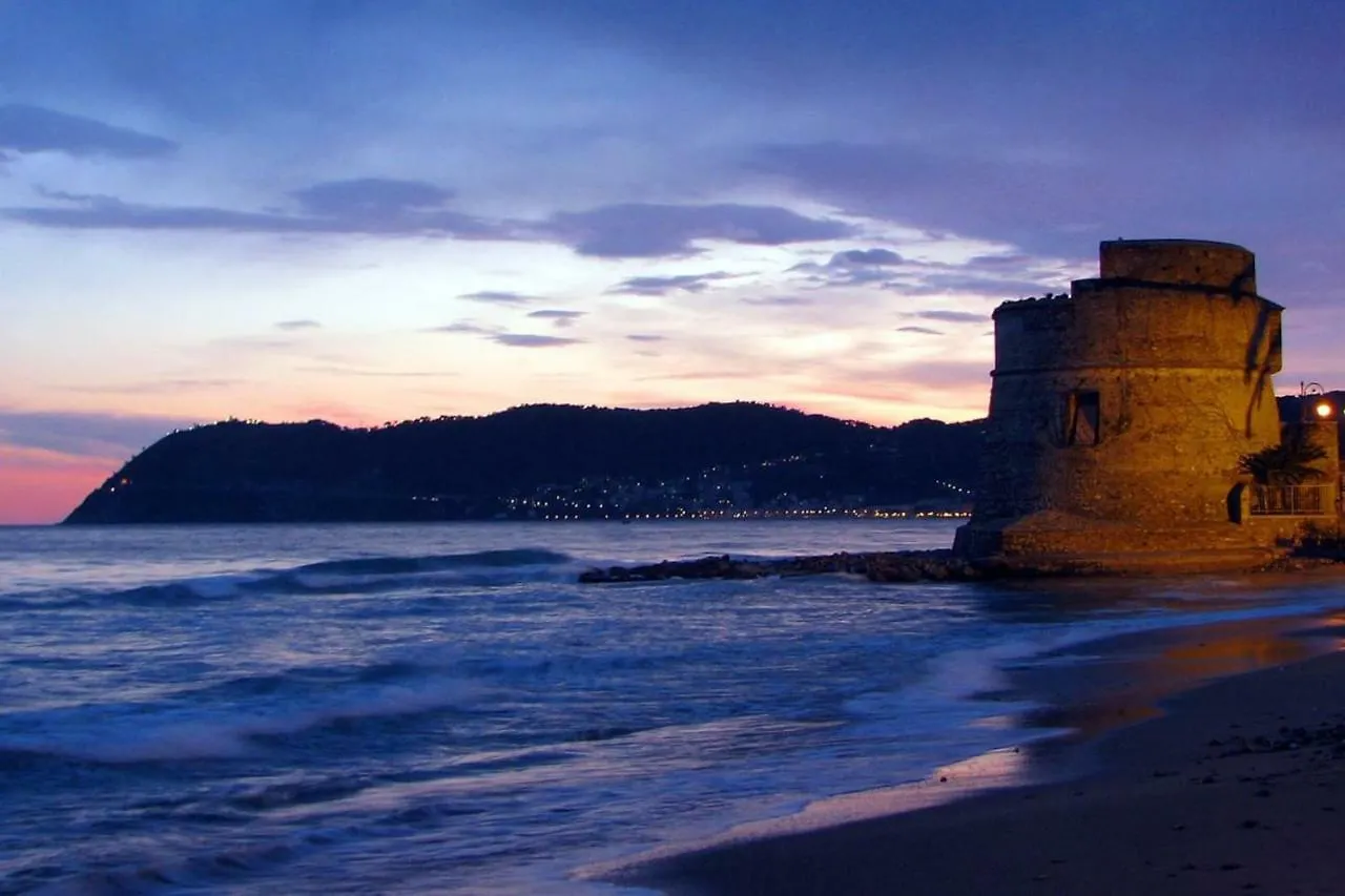 Apartment Alassio Trilocale A 50Mt Dal Mare Italy