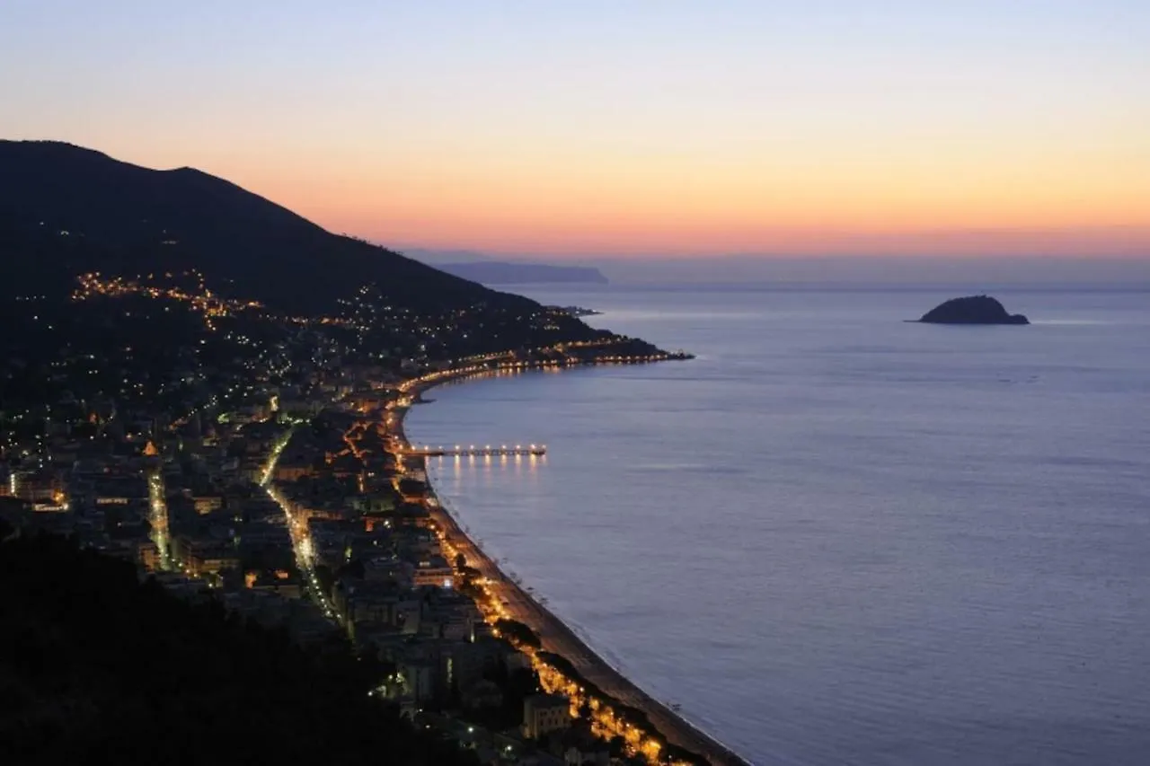 Alassio Trilocale A 50Mt Dal Mare 0*,